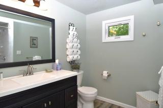 Luxury Cottage at Millpond Falls - Warwick - 4