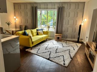 The Churchill Court - Woodstock - 3