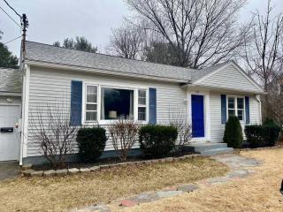 Rustic Elegance 3BDR Stylish Farmhouse Getaway - 8