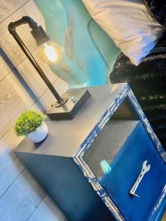 Rustic Elegance 3BDR Stylish Farmhouse Getaway - 4