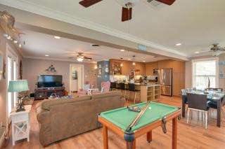 Steps to Beach Home with Deck in Galveston! - Galveston - 8
