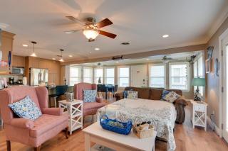 Steps to Beach Home with Deck in Galveston! - Galveston - 3