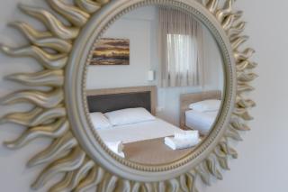 Sunshine Rooms and Suites - Nea Vrasna - 2