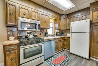 Condo Rental with Pool Access about 11 Mi to Allentown! - 9