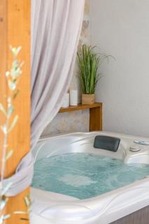 Tonina - house with terrace, jacuzzi, free parking - Split - 1