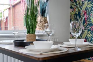 Premium Deals l Last-Minute Specials l Townhouse with Sleeps 6 l Braunstone Town , Leicester l By Zen Nights Short Lets & Serviced Accommodations - Braunstone - 6