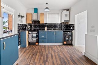 Premium Deals l Last-Minute Specials l Townhouse with Sleeps 6 l Braunstone Town , Leicester l By Zen Nights Short Lets & Serviced Accommodations - Braunstone - 3