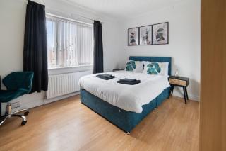 Premium Deals l Last-Minute Specials l Townhouse with Sleeps 6 l Braunstone Town , Leicester l By Zen Nights Short Lets & Serviced Accommodations - Braunstone - 1