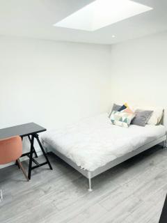 Modern 2 Bedroom Flat With Garden LONDON - 6