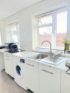Modern 2 Bedroom Flat With Garden LONDON - 4