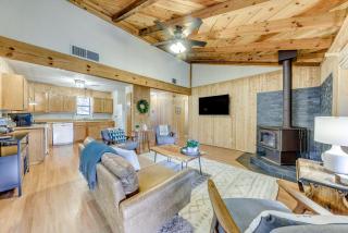 Cloudcroft Mountain Retreat about 5 Mi to Skiing! - 7