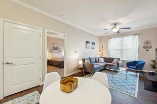 Stylish 1 BR Apartment w Movie Theater - Dale City - 8