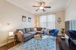 Stylish 1 BR Apartment w Movie Theater - Dale City - 6