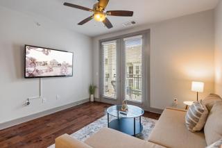 Comfy Retreat Balcony Views Amenities - Woodbridge - 8