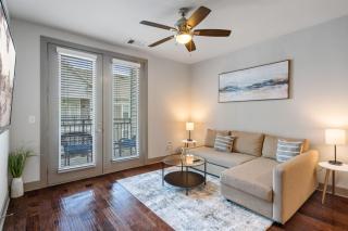 Comfy Retreat Balcony Views Amenities - Woodbridge - 0