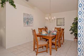 Poolside Paradise - 4