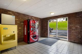 Red Roof Inn New Stanton - 1