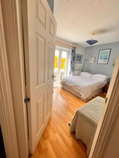 Comfortable Guest stay in Paddock Wood and we also offer second bedroom for children or friends travelling together - 3