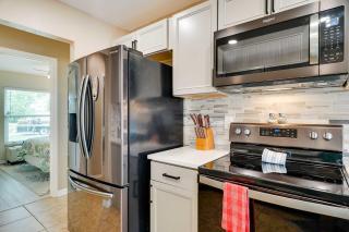 Family Home with Outdoor Oasis in Cape Coral! - Cape Coral - 2