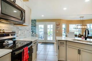 Family Home with Outdoor Oasis in Cape Coral! - Cape Coral - 1