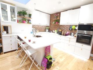 Beautiful guest rooms, Free Parking, 30min Heathrow, 40min Wembley, 60min Central London - 8