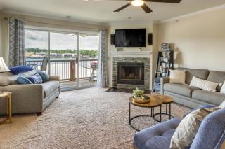 Lake Views and Pool Access Condo in Osage Beach! - Osage Beach - 7