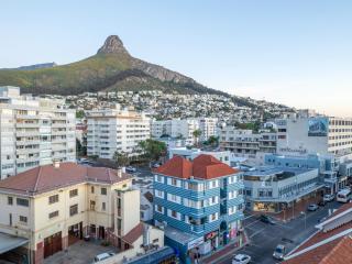 Flamingo Mountain View Luxury Best Position 1 Bedroom Apartment Queen Size Bed & Inverter For TVo - Cape Town - 1