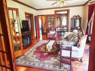 Gorgeous Historic Victorian Home! - Omaha - 7