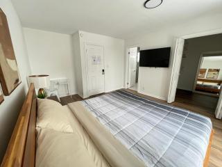 Letitia Heights !E Spacious and Quiet Private Bedroom with Private Bathroom - 7