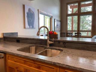 Cozy Luxury Townhome in Exclusive Eagle Bend - The Flathead - Bigfork - 2