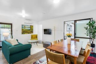 Fusion Modern Escape with Parking and Patio - Auckland - 7