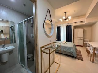 INSPIRIA TOWER CONDOMINIUM 1211 - 4