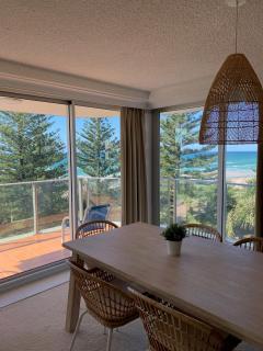 Pacific Regis Beachfront Holiday Apartments - 1