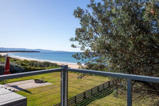 Aqua Beachfront - 2 Mins Walk to Beach - 8