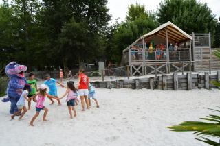 Mobil Home XXL 4 chambres - Camping Le Sen Yan - 6