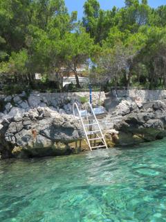Villa V, 4-star 2-floor 1-apartment seaside property with great outdoors - 7