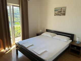 Apartments Antunović - Molunat - 5