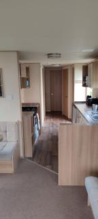 Superb 8 Berth Caravan At St Osyth Beach Holiday Park, Essex Ref 28010Mv - 6