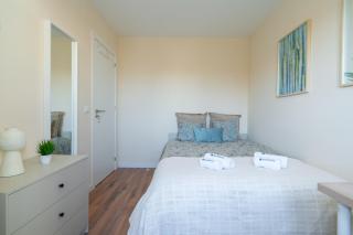 Host Wise - Fantastic Contemporary Flat w Balcony - Porto - 2