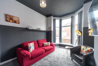 3 bedroom Shalom Sleeps 5 - Ideally Located in Hull- 2 Mins walk to Vibrant Newland Ave - 5