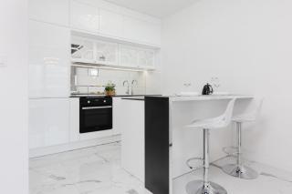 Elegant Apartments with Balcony & Parking Warsaw by Noclegi Renters - Warsaw - 4