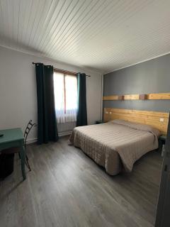 Hôtel Le Coq d'Or - 1