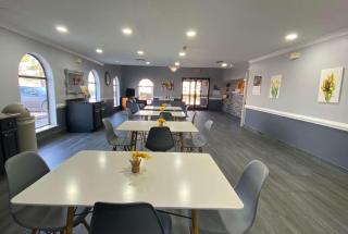 Days Inn & Suites by Wyndham Winnie - Winnie - 3