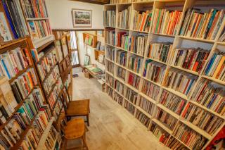 KAB Library and Residency 想像力の羽をもつ古民家長屋 - 9