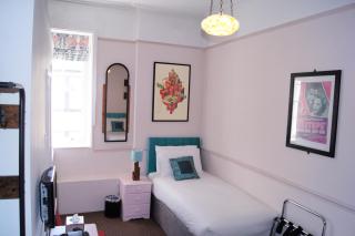 The Lawrence of Arabia Hotel - Weymouth - 9