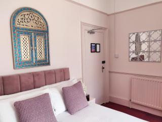 The Lawrence of Arabia Hotel - Weymouth - 2