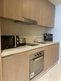 Reserve Now Stylish Studio4 in Palm Tower sky pool Views - Dubai - 9