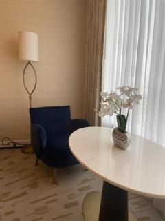 Reserve Now Stylish Studio4 in Palm Tower sky pool Views - Dubai - 2