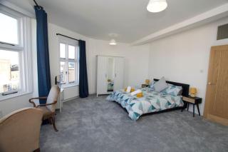 Beautiful large 3-bed coastal flat with parking. - 8