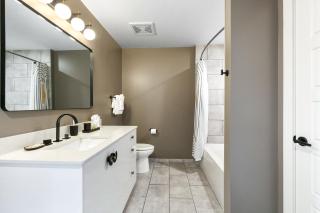 Luxury 2-Bedroom Condo Steps Away from the French Quarter - New Orleans - 2
